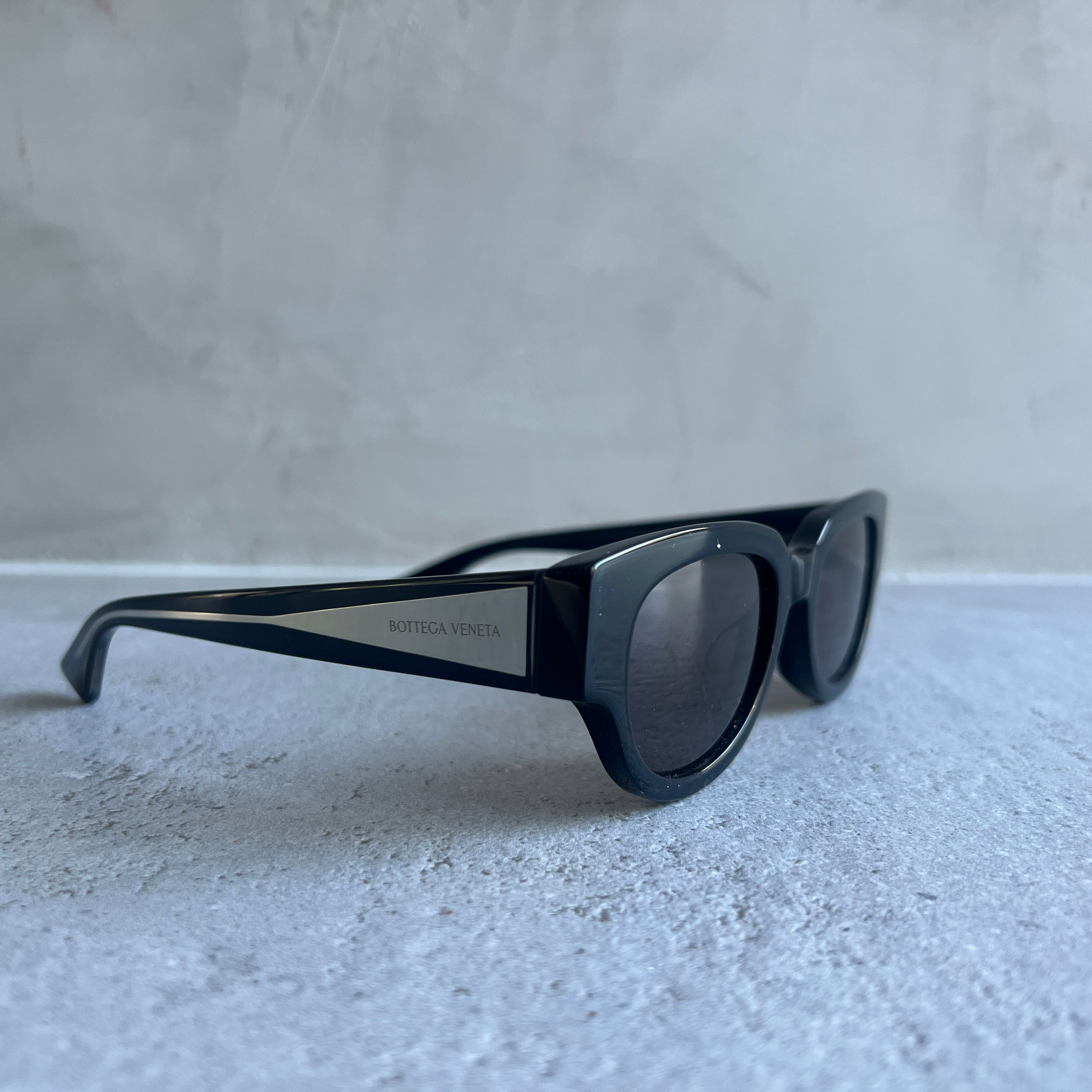 BV128S New Classic Angular Acetate Sunglasses, Black (S)