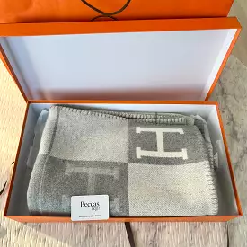 HERMES Avalon III throw blanket