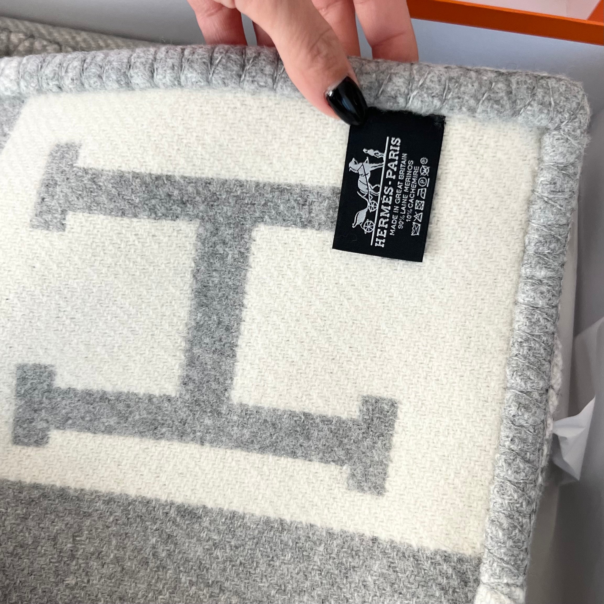 HERMES Avalon III throw blanket