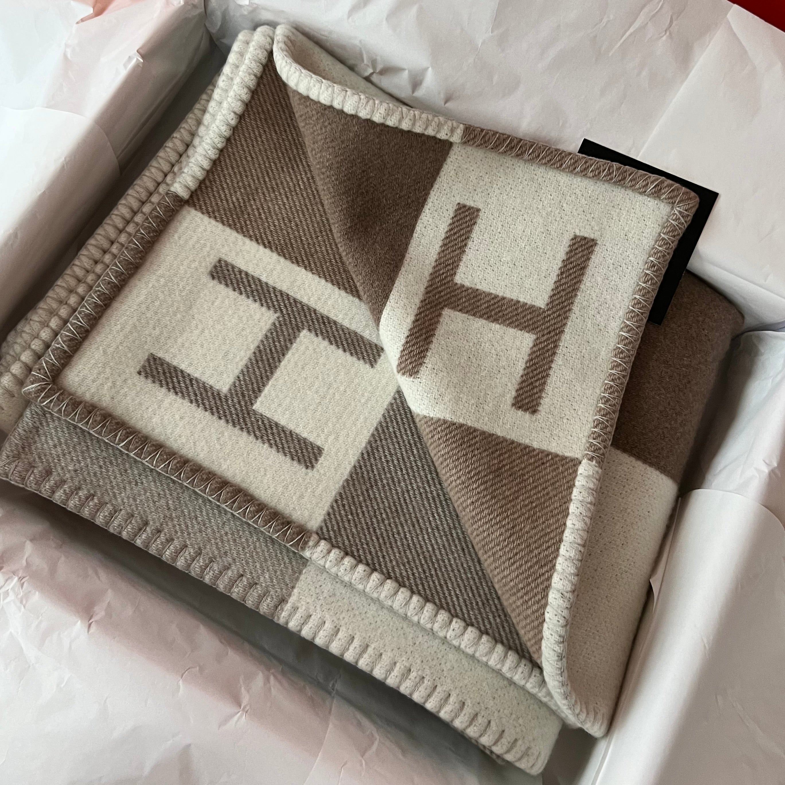 Hermes Avalon Vibration throw blanket