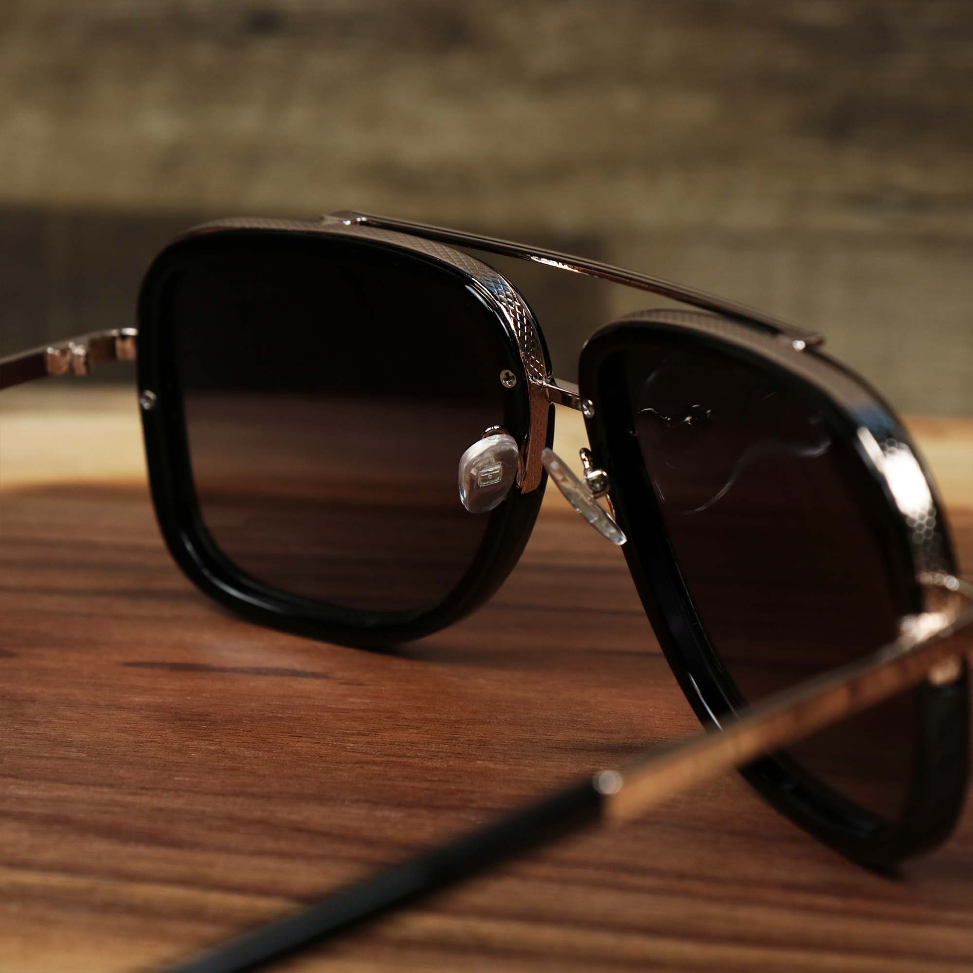 Round Frames Black Lens Sunglasses with Black Gold Frame